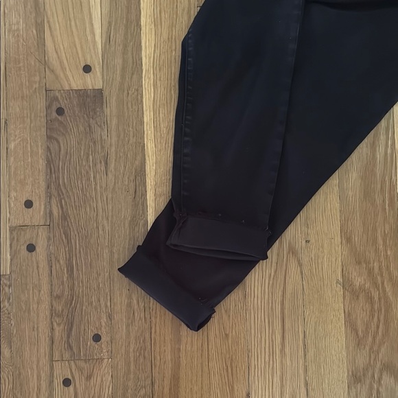 Kut from the Kloth Women's 2 Amy Crop Straight Leg Black Pants - Picture 6 of 6